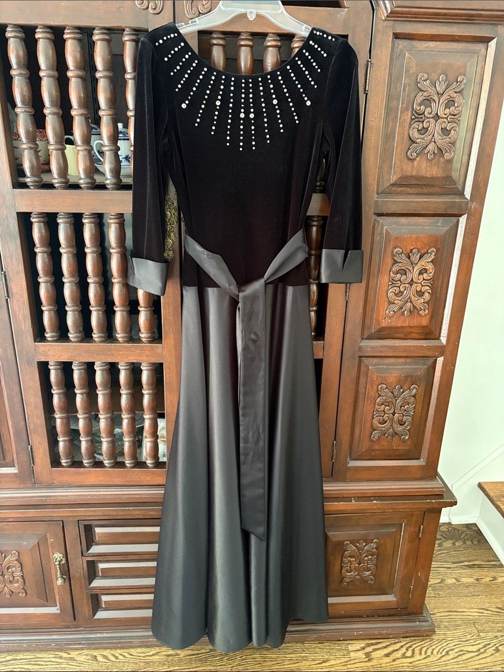 Jessica Howard Evenings black velvet w satin maxi. ( gorgeous)